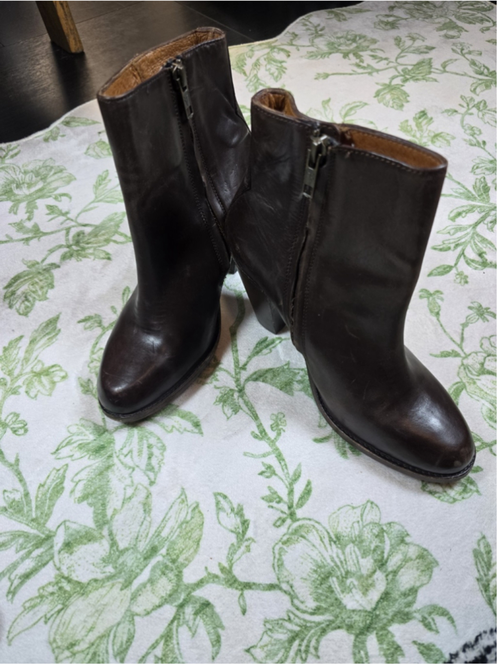 Frye Phoebe Dark Brown Leather Ankle Boots Block Heel Booties Women’s 6.5